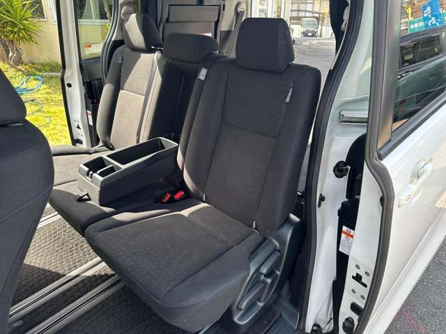 Toyota VOXY 2016-03 2303-7