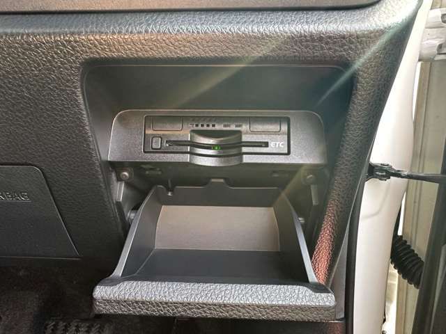 Toyota VOXY 2016-03 2303-14