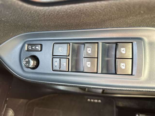 Toyota VOXY 2016-03 2303-17