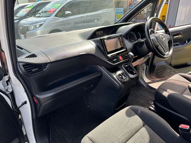 Toyota VOXY 2016-03 2303-6