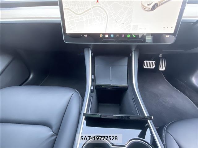 Tesla MODEL 3 2020-09 222679-16