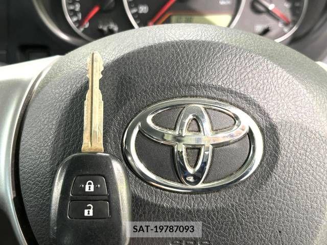 Toyota RACTIS 2011-10 381713-6