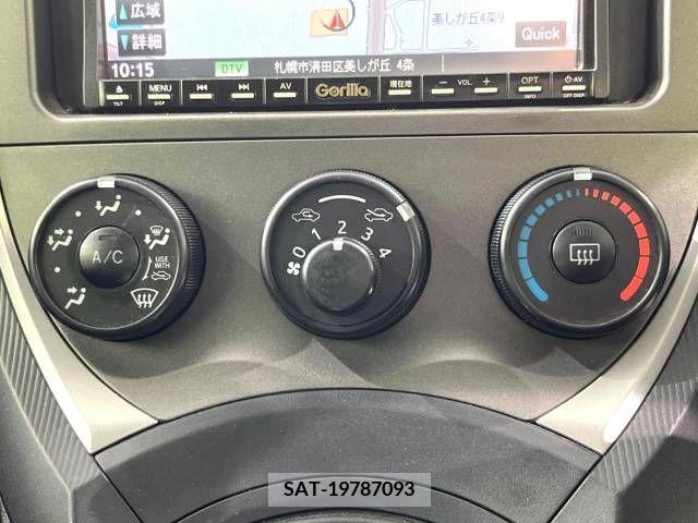 Toyota RACTIS 2011-10 381713-5