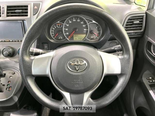 Toyota RACTIS 2011-10 381713-11