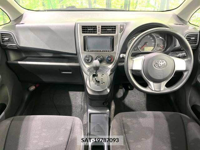 Toyota RACTIS 2011-10 381713-1