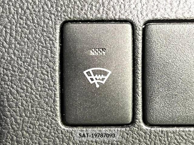 Toyota RACTIS 2011-10 381713-2