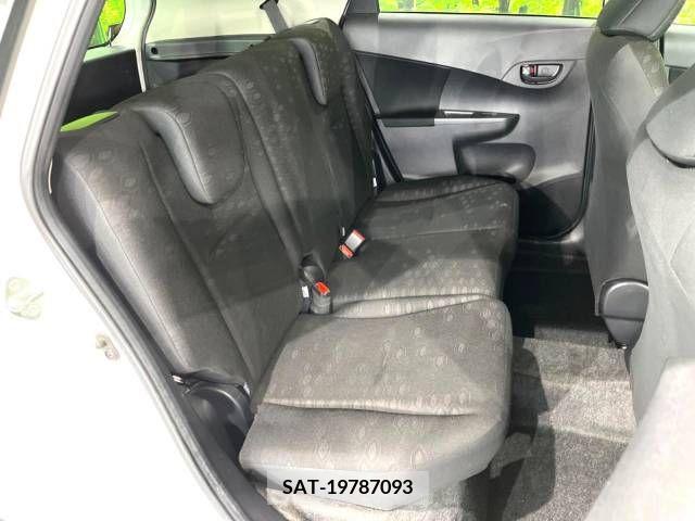 Toyota RACTIS 2011-10 381713-9