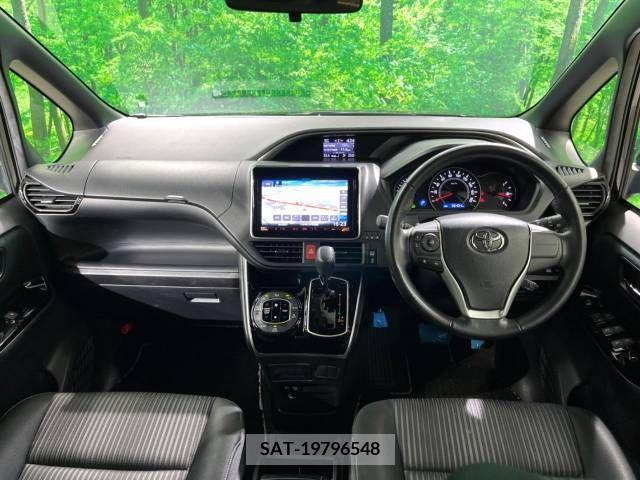 Toyota VOXY 2017-12 290047-1