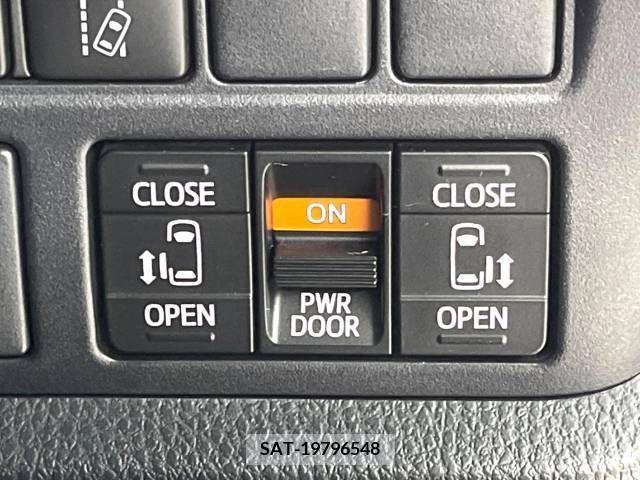 Toyota VOXY 2017-12 290047-6