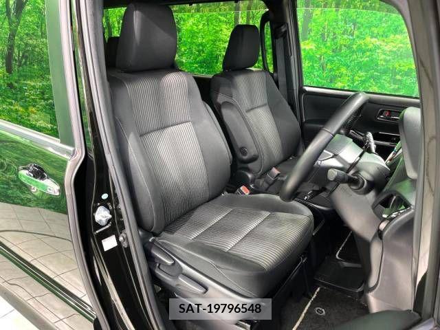 Toyota VOXY 2017-12 290047-8