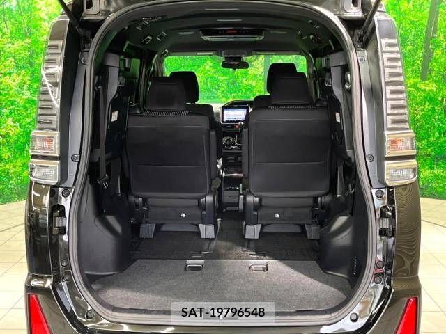 Toyota VOXY 2017-12 290047-11