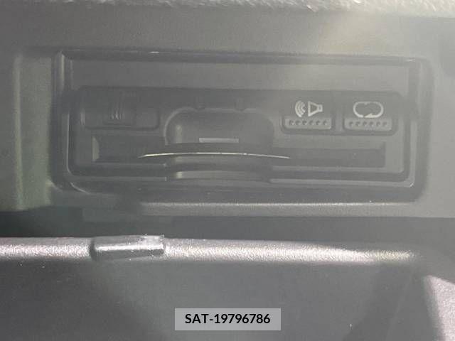 Nissan SERENA 2018-10 324922-7