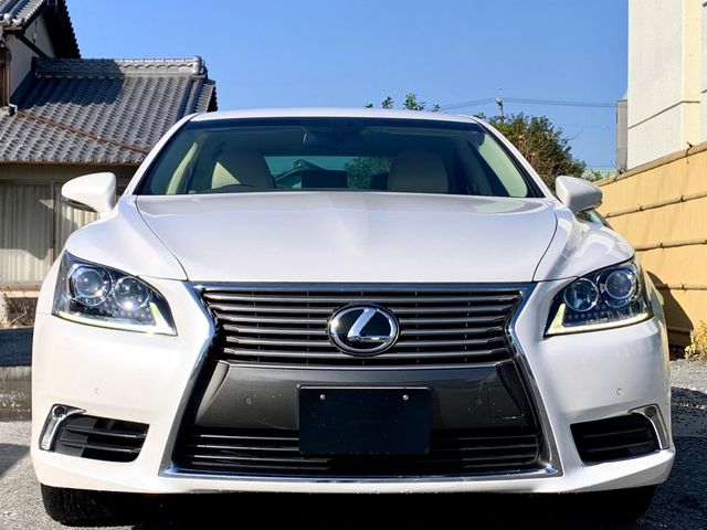 Lexus LS 2016-02 182126-23