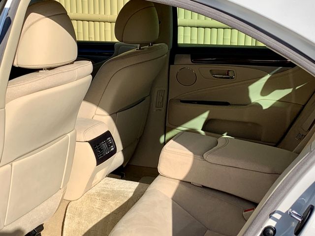 Lexus LS 2016-02 182126-17