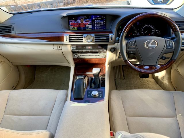 Lexus LS 2016-02 182126-1