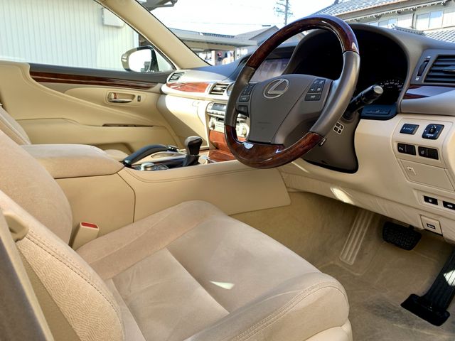 Lexus LS 2016-02 182126-3