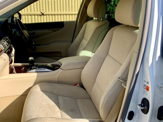 Lexus LS 2016-02 182126-14
