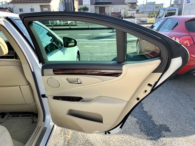 Lexus LS 2016-02 182126-19