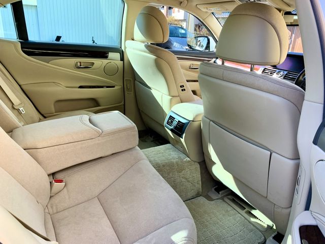 Lexus LS 2016-02 182126-16