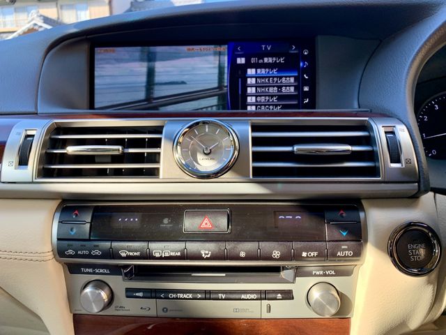 Lexus LS 2016-02 182126-9