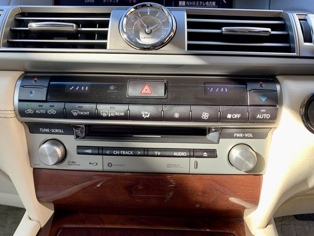 Lexus LS 2016-02 182126-11