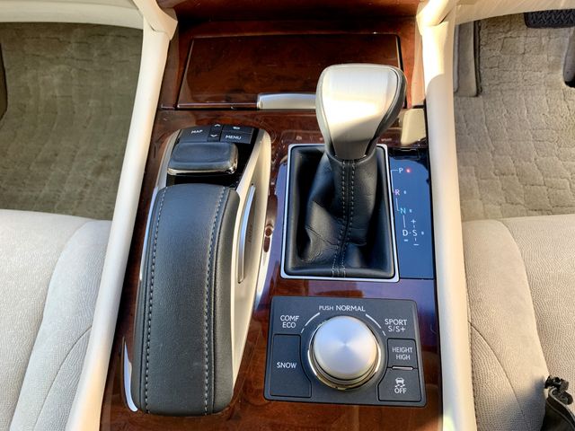 Lexus LS 2016-02 182126-13