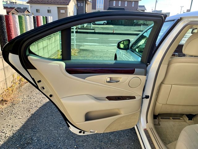 Lexus LS 2016-02 182126-21