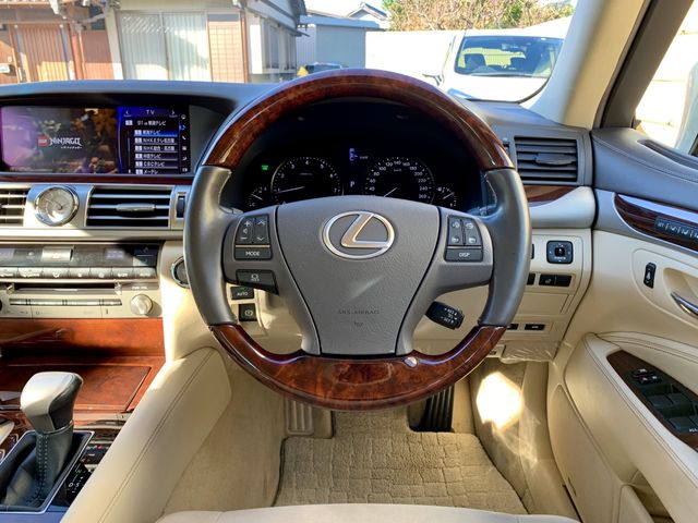Lexus LS 2016-02 182126-4