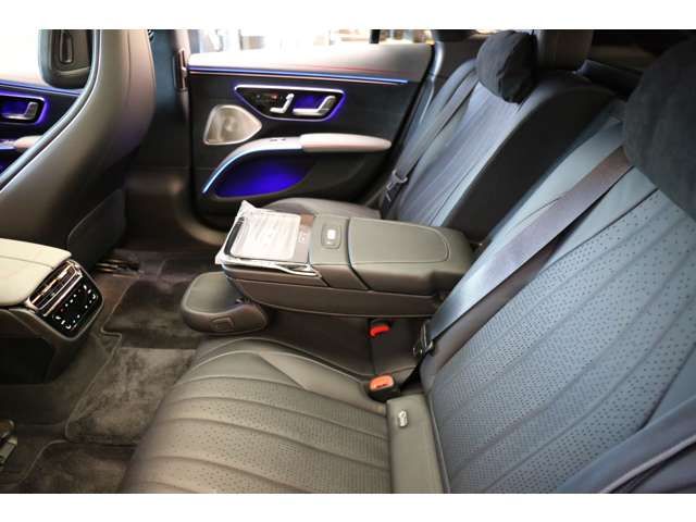 Mercedes Benz EQS 2023-06 27178-12