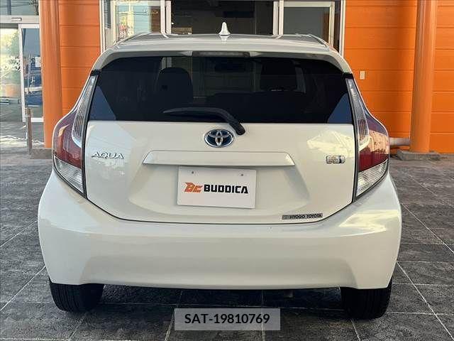 Toyota AQUA 2015-01 356141-14
