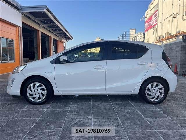 Toyota AQUA 2015-01 356141-11
