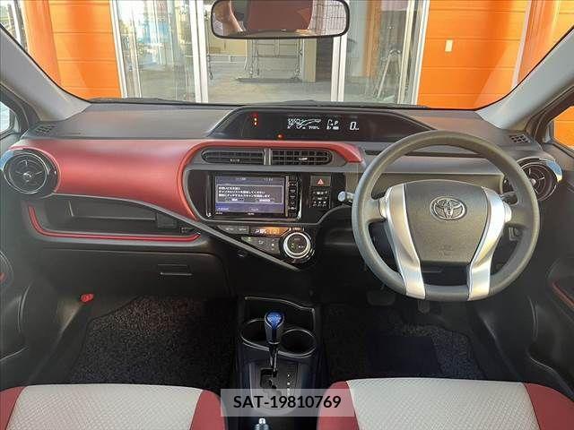 Toyota AQUA 2015-01 356141-1
