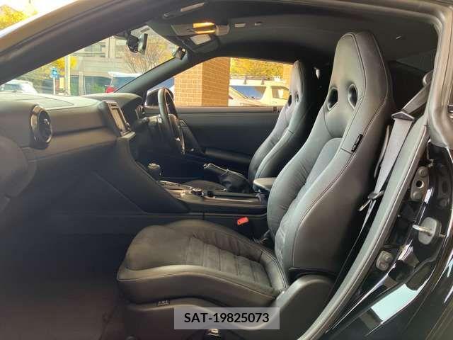 Nissan GT-R 2018-01 270842-9