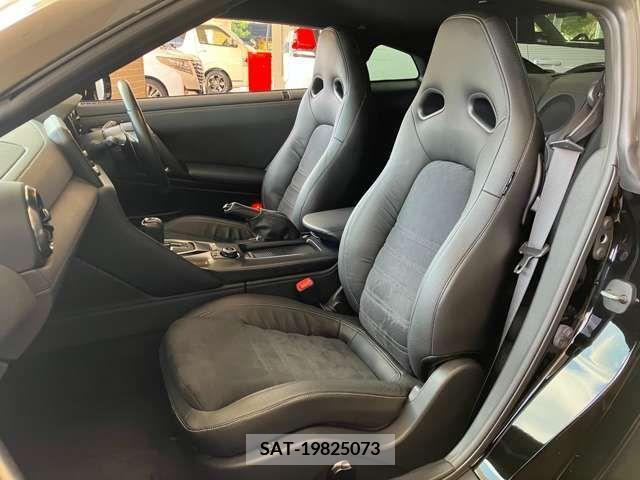 Nissan GT-R 2018-01 270842-8
