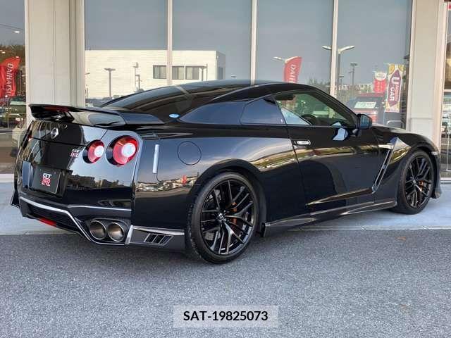 Nissan GT-R 2018-01 270842-3