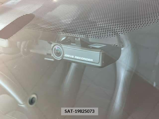 Nissan GT-R 2018-01 270842-14