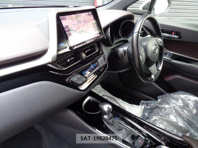 Toyota C-HR 2017-06 229653-15