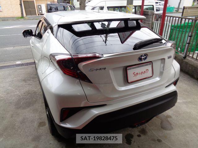 Toyota C-HR 2017-06 229653-3