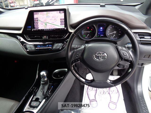 Toyota C-HR 2017-06 229653-2