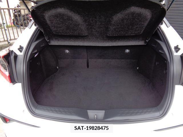 Toyota C-HR 2017-06 229653-10