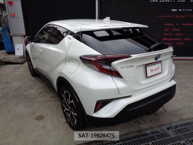 Toyota C-HR 2017-06 229653-11