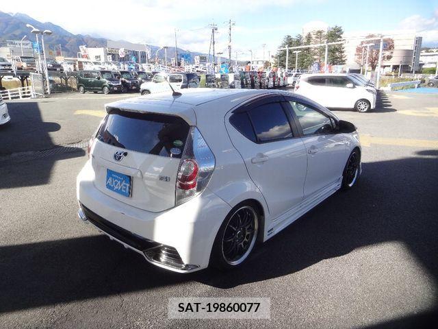 Toyota AQUA 2012-05 208583-1