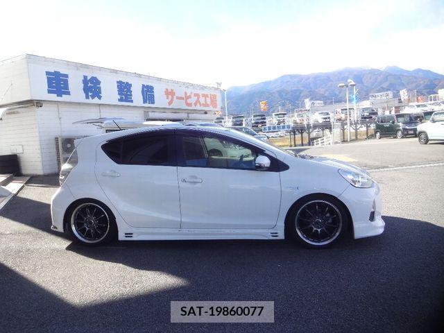 Toyota AQUA 2012-05 208583-3