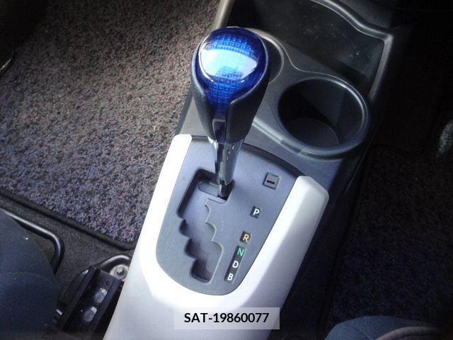 Toyota AQUA 2012-05 208583-13