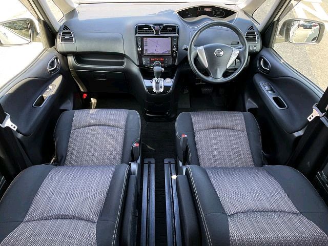 Nissan SERENA 2015-01 9050-1