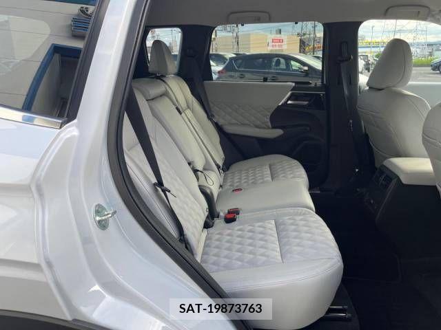 Mitsubishi OUTLANDER PHEV 2023-10 348965-8