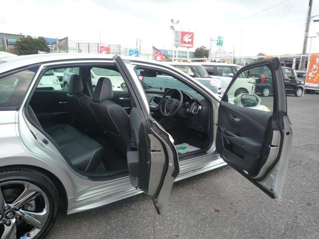 Toyota CROWN SEDAN 2019-01 615-18