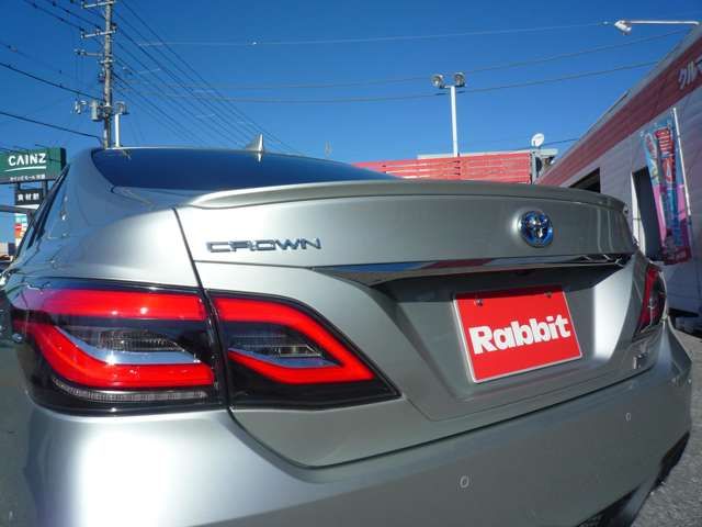 Toyota CROWN SEDAN 2019-01 615-11
