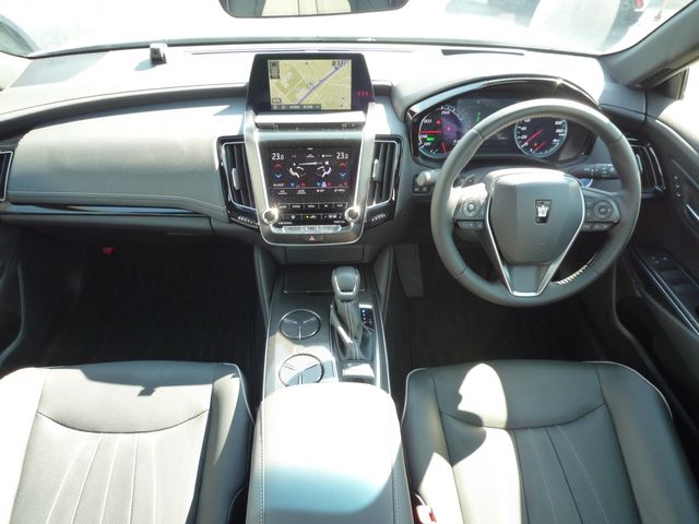 Toyota CROWN SEDAN 2019-01 615-22