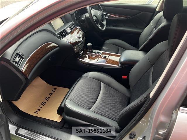 Nissan FUGA 2017-04 247120-5